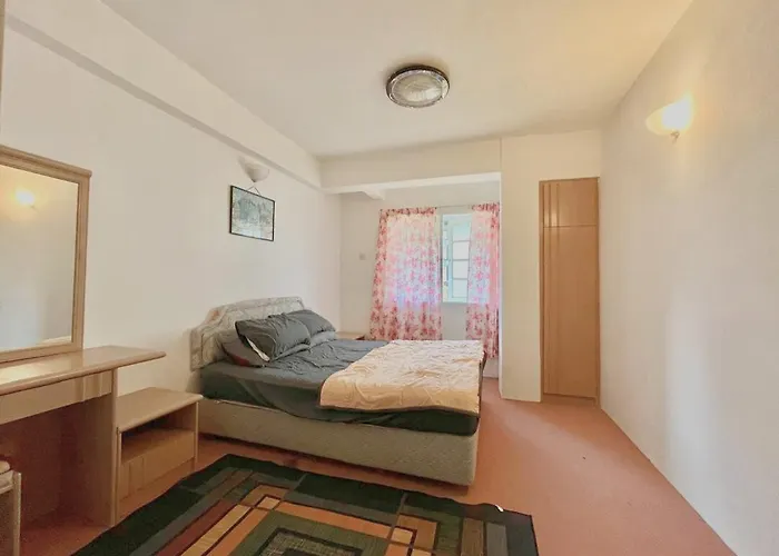 D Atas Bukit Antarium - Desa Anthurium Apartment